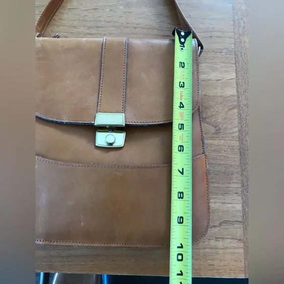 Vintage Carmel Leather Cross Body Bag with lock & original key. - Picture 2 of 10